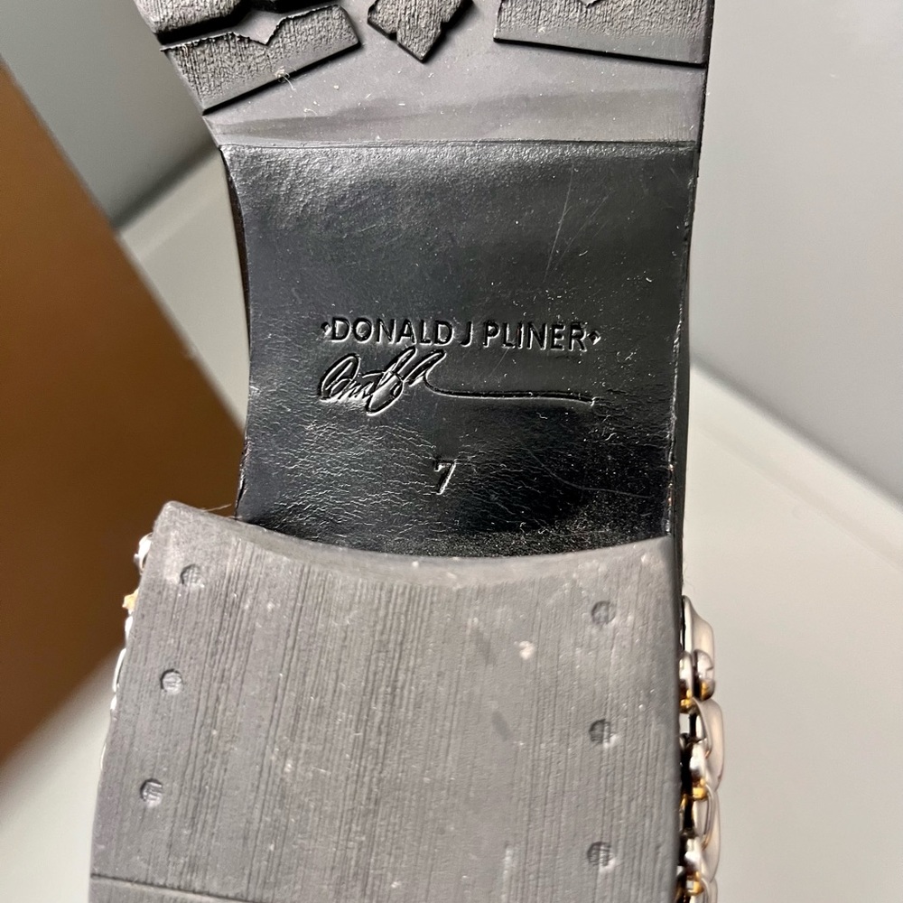 Donald Pliner MAC Boots are in excellent condition. - Picture 7 of 8